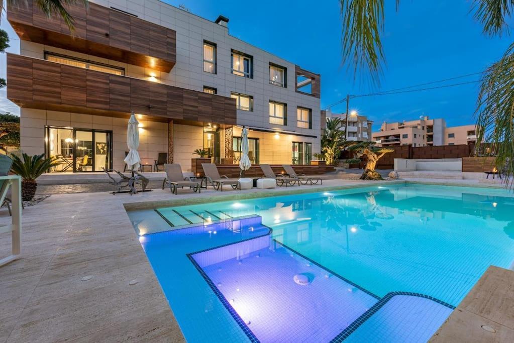 5 Stelle Piscina, Jacuzzi, Wifi - 2 Min Dal Mare Lägenhet Miami Playa Exteriör bild